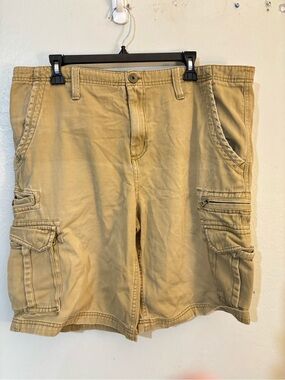 No Boundaries Tan Cargo Shorts with Multi-Pockets